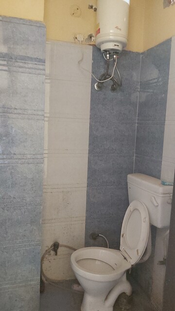 Bathroom in 1 RK Builder Floor at Mayur Vihar – for Rent