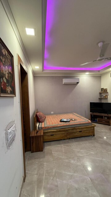 Bedroom in 4 BHK Builder Floor at Sector 43 – for Sale