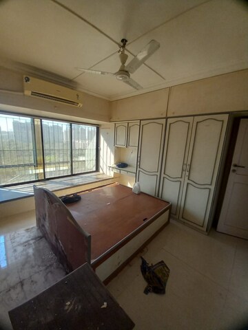Living Room in 2.5 BHK Apartment at Lokhandwala Vinay Tower, Kandivali East – for Rent