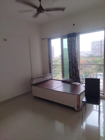 Room in 2 BHK Apartment at Lokhandwala Octacrest, Kandivali East – for Sale