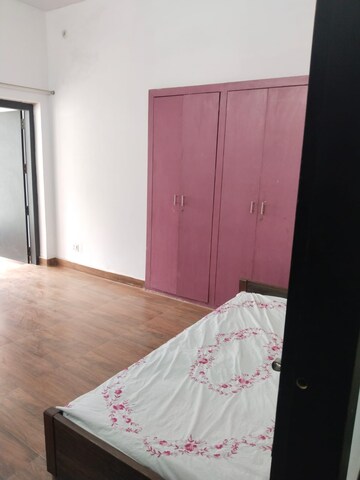 Bedroom in 2 BHK Apartment at Gomti Nagar – for Rent