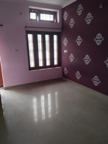 Room in 2 BHK Apartment at Gomti Nagar – for Rent