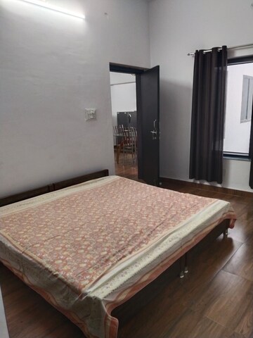 Bedroom in 2 BHK Apartment at Gomti Nagar – for Rent