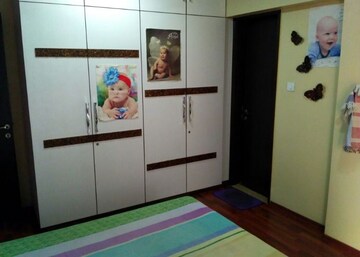 Room in 3 BHK Apartment at Lake Primrose, Powai – for Rent