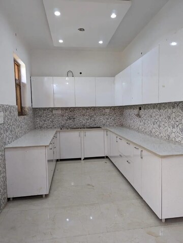 Kitchen in 3 BHK Builder Floor at Sector 43 – for Sale