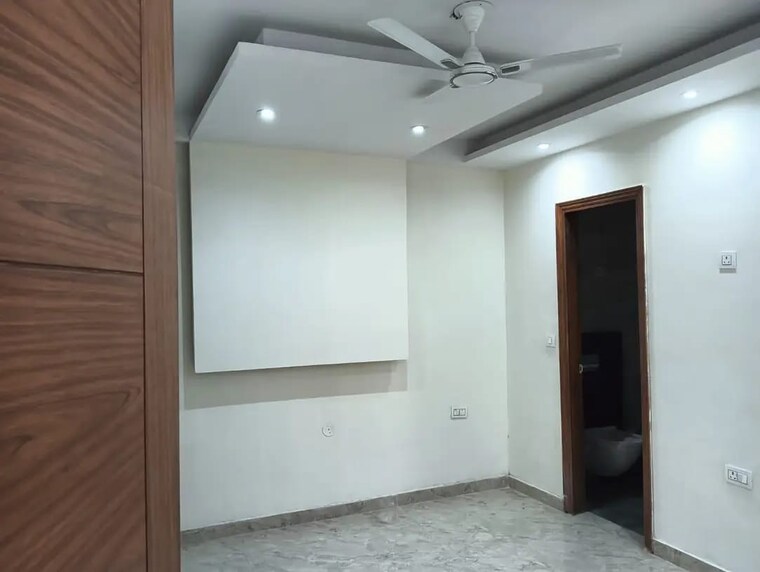 Room, sector 43 3 Bedroom 2000 Sq.Ft. Builder Floor In Sector 43 Faridabad 8344611