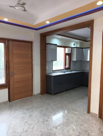 Room in 3 BHK Builder Floor at Sector 43 – for Sale