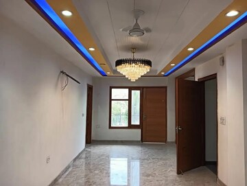 Building Lobby in 3 BHK Builder Floor at Sector 43 – for Sale