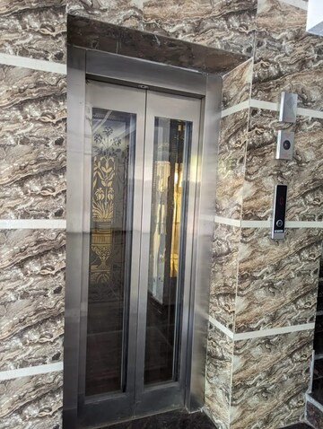 Building Lobby in 3 BHK Builder Floor at Sector 43 – for Sale