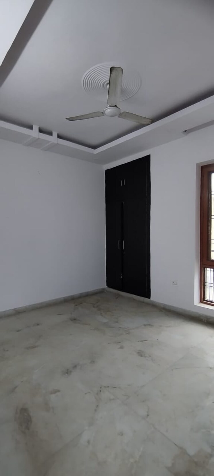 Room, sector 43 4 Bedroom 240 Sq.Yd. Builder Floor In Sector 43 Faridabad 8344627