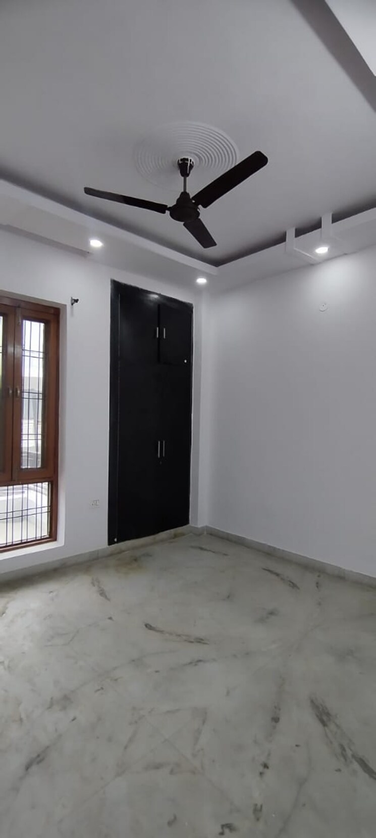 Room, sector 43 4 Bedroom 240 Sq.Yd. Builder Floor In Sector 43 Faridabad 8344627