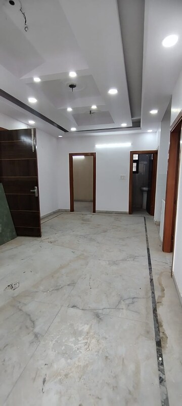 Building Lobby in 4 BHK Builder Floor at Sector 43 – for Sale