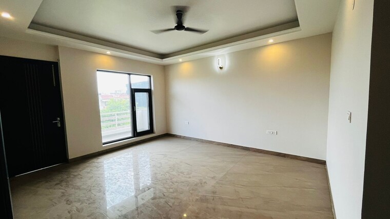 Room, sector 43 4 Bedroom 240 Sq.Yd. Builder Floor In Sector 43 Faridabad 8344627