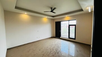 Room in 4 BHK Builder Floor at Sector 43 – for Sale