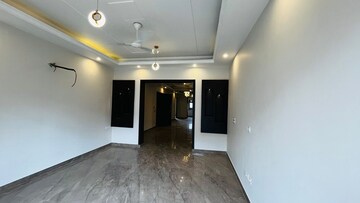 Room in 4 BHK Builder Floor at Sector 43 – for Sale