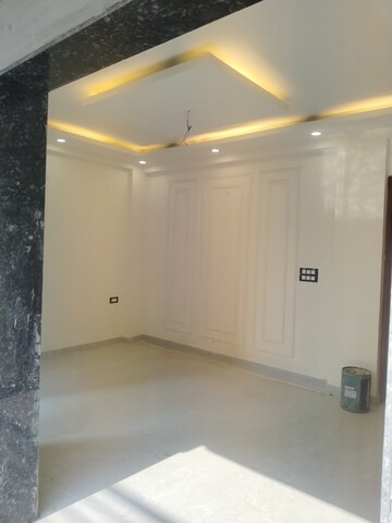 Room in 4 BHK Builder Floor at Sector 43 – for Sale