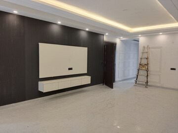 Living Room in 4 BHK Builder Floor at Sector 43 – for Sale