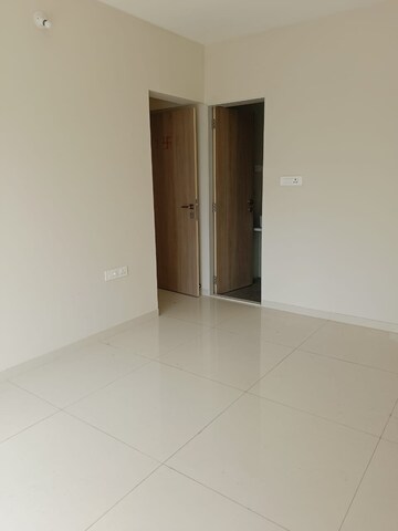 Room in 2 BHK Apartment at Sugee Atharva, Prabhadevi – for Rent