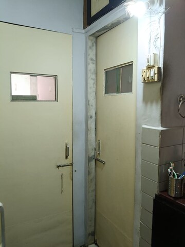 Bathroom in 1.5 BHK Apartment at Jumbo Darshan, Andheri East – for Rent