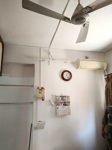 Furnished Amenities in 1.5 BHK Apartment at Jumbo Darshan, Andheri East – for Rent