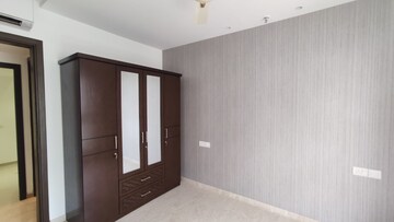 Room in 2 BHK Apartment at Hiranandani Castle Rock, Powai – for Rent