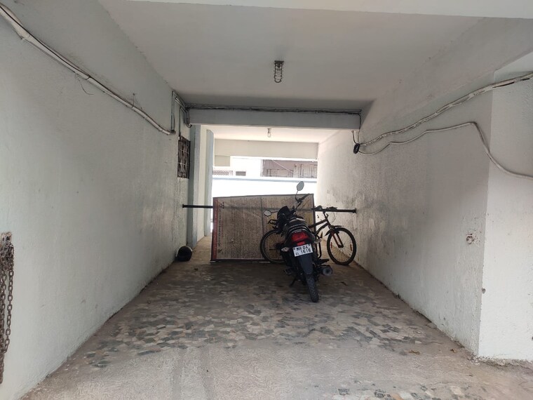  Parking, thane west 1 Bedroom 600 Sq.Ft. Apartment In Thane West Thane 8345551