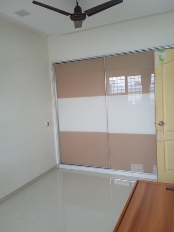 Room in 2 BHK Apartment at Vasant Fiona, Pokhran Road No 2 – for Rent