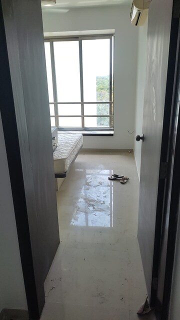2.5 BHK Apartment For Rent in Oberoi Realty Woods, Goregaon East