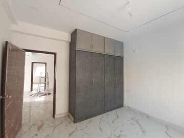 Room in 3 BHK Apartment at Madhapur – for Rent