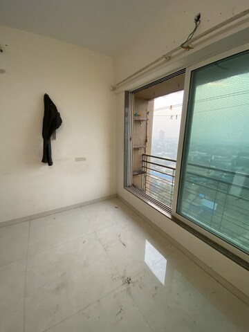 Room in 2.5 BHK Apartment at Bharat Arize, Goregaon West – for Rent