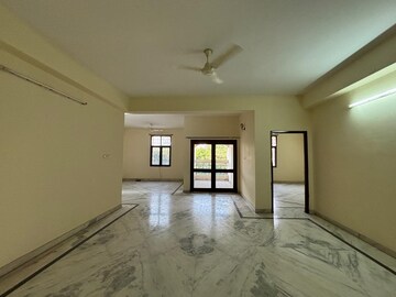 Room in 3 BHK Apartment at Banjara Hills – for Rent