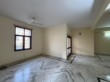 Room in 3 BHK Apartment at Banjara Hills – for Rent
