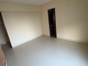 Room in 3 BHK Apartment at Paradise Sai World City Phase 2, New Panvel – for Rent