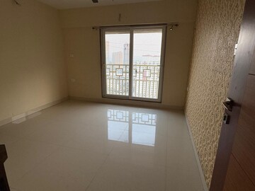 Room in 3 BHK Apartment at Paradise Sai World City Phase 2, New Panvel – for Rent