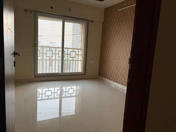Room in 3 BHK Apartment at Paradise Sai World City Phase 2, New Panvel – for Rent
