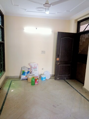 Room in 2 BHK Builder Floor at Paryavaran Complex – for Rent