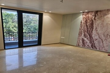 Room in 3 BHK Builder Floor at Kirti Nagar – for Sale