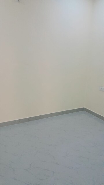 Room in 3 BHK Independent House at Gomti Nagar – for Rent