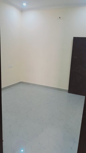 Room in 3 BHK Independent House at Gomti Nagar – for Rent