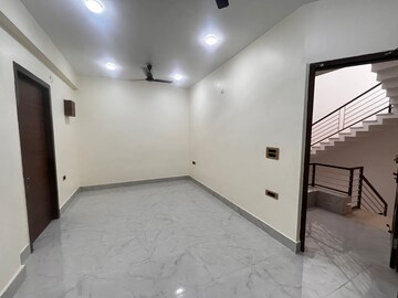 Room in 3 BHK Independent House at Gomti Nagar – for Rent