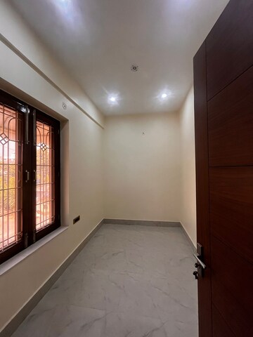 Room in 3 BHK Independent House at Gomti Nagar – for Rent