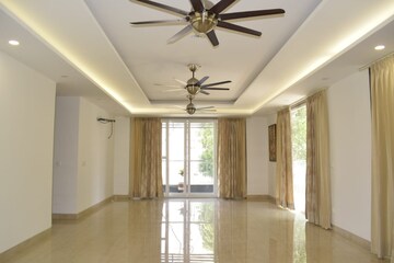 Room in 4 BHK Builder Floor at Ansal Sushant Lok I, Sector 43 – for Rent