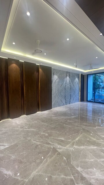 Parking in 4 BHK Builder Floor at Ansal Sushant Lok I, Sector 43 – for Rent