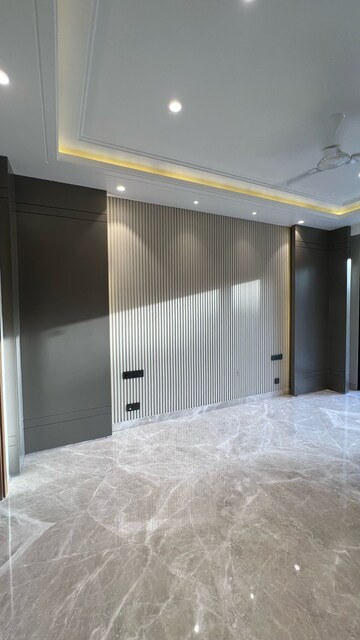 Room in 4 BHK Builder Floor at Ansal Sushant Lok I, Sector 43 – for Rent