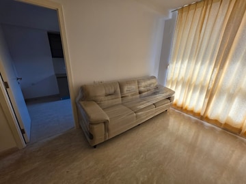 Room in 2 BHK Apartment at Hiranandani Delanna, Ghodbunder Road – for Rent