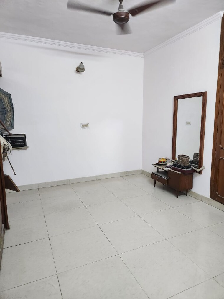 Room, dayanand colony 2 Bedroom 900 Sq.Ft. Builder Floor In Dayanand Colony Delhi 8346190