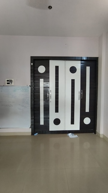 Room in 2 BHK Apartment at Mohan Pride, Kalyan West – for Rent