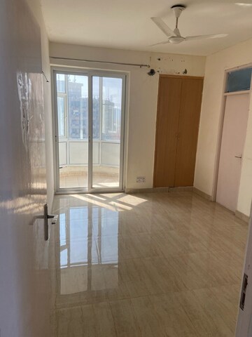 3 BHK Apartment For Rent in Maple Heights, Sector 43