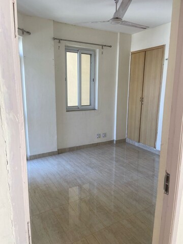 Room in 3 BHK Apartment at Maple Heights, Sector 43 – for Rent