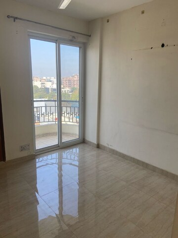 Room in 3 BHK Apartment at Maple Heights, Sector 43 – for Rent